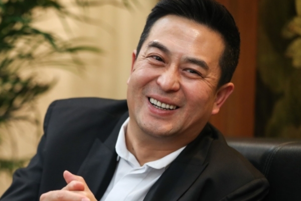 《对你的爱很美》张嘉译生活中什么样?张嘉译的朋友圈中都有谁?