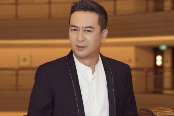 《对你的爱很美》张嘉译生活中什么样?张嘉译的朋友圈中都有谁?