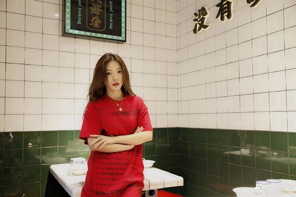 《回廊亭》邓家佳迎来拍戏高产?搭档演员张新成组成警匪追逐恋?