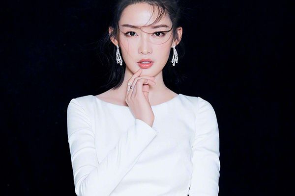 《亲爱的戎装》有哪些看点?演员黄景瑜现代装为何比古装更适合?