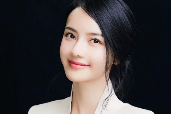 盗墓题材剧《鬼吹灯》三人团中的雪莉杨是谁?她有哪些过人之处?