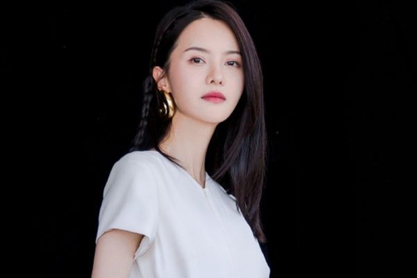 盗墓题材剧《鬼吹灯》三人团中的雪莉杨是谁?她有哪些过人之处?