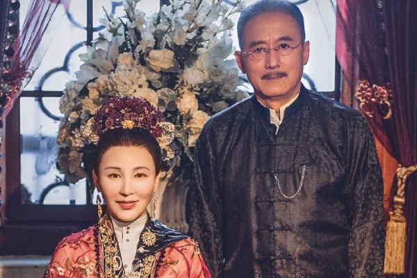近代传奇剧《南洋女儿情》剧情简介?讲述两对情侣励志爱情故事?