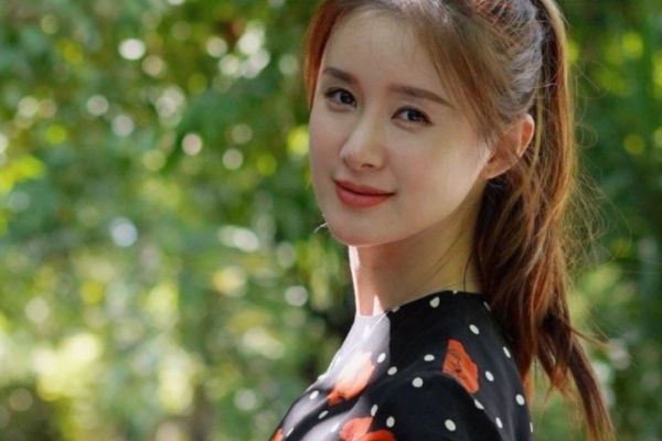 电视剧《青春向前冲》崔丹菲是谁扮演的?饰演者郑媛元个人资料?