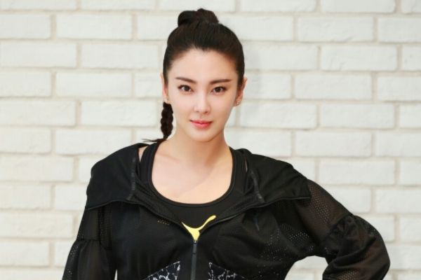 《误入浮华》高伟光扮演的王居安是养子?苏沫陷入高层利益争斗?
