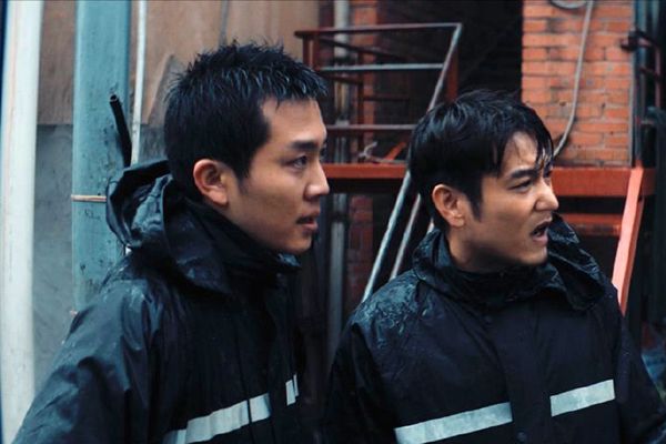 《非常目击》是著名导演杨苗的作品吗?该剧讲述的剧情好看吗?