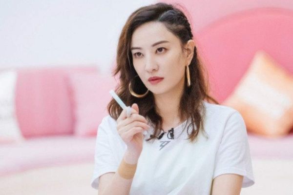 《眼里余光都是你》郑希怡携手丁嘉文苏小玎?郑希怡的个人资料?