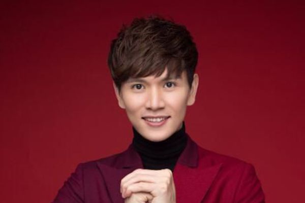 《极客江湖》羽毛球冠军鲍春来扮演什么角色?鲍春来有哪些作品?