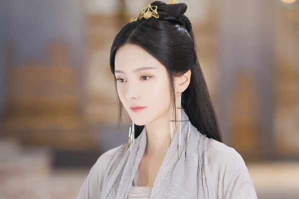 《皎若云间月》根据小说改编?什么时候播出?张芷溪有哪些作品?