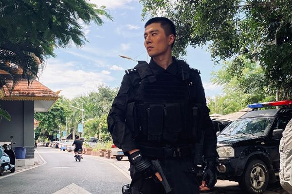 高燃警匪剧《浴火》反映了什么社会现实?零距离直面公安特警?