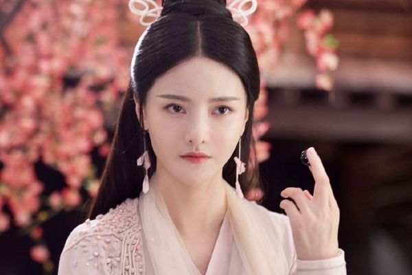 《皎若云间月》张芷溪饰演云浅月符合原著形象?佟梦实扮演容景?