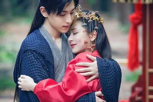 《香蜜沉沉烬如霜》是小说改编而来的吗?写的什么剧情?