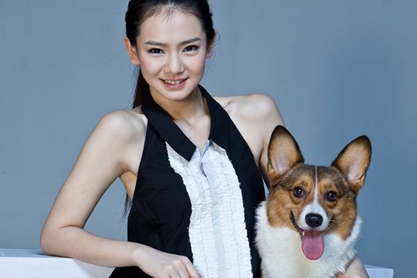 电视剧《一起深呼吸》戚薇扮演妇科医生周悦?演员戚薇个人资料?