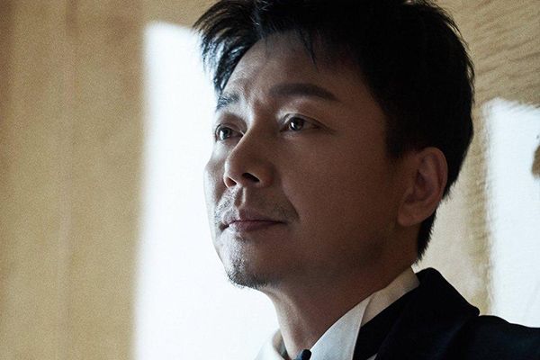 《扫黑风暴》中年大叔刘奕君是谁?刘奕君是如何踏上演戏之路的?