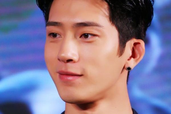 电视剧《张公案》男主兰珏是谁扮演的?饰演者井柏然有哪些作品?