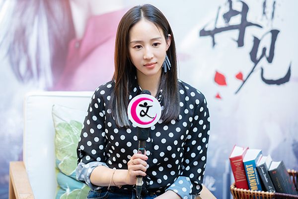 《不说再见》讲述了什么故事剧情?导演殷飞执导了哪些影视作品?