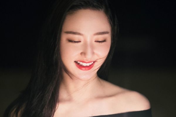 《站住!花小姐》讲述了什么故事?刘胤君扮演戚砚笛哥哥花明晨?
