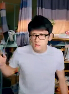 睡在我上铺的兄弟管超